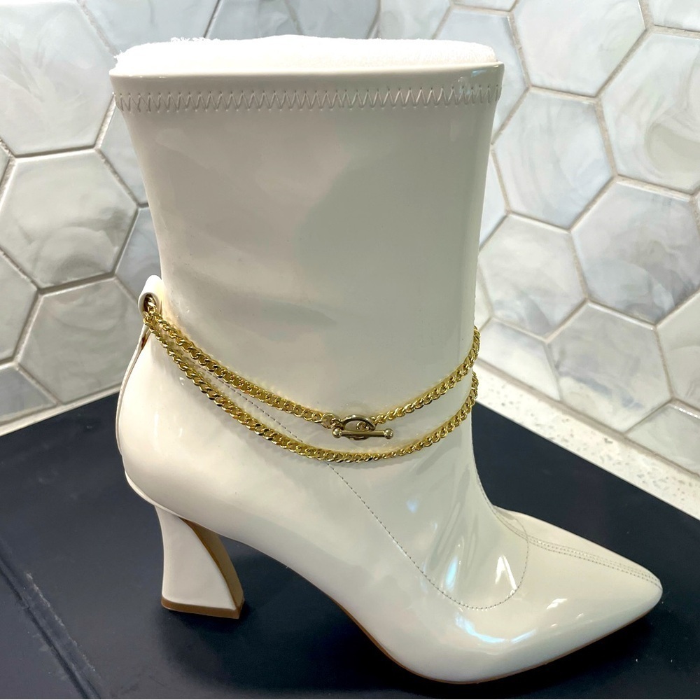 Charles By Charles David LUGO Gold Chain Booties White Size 7 Brand New! Sleek